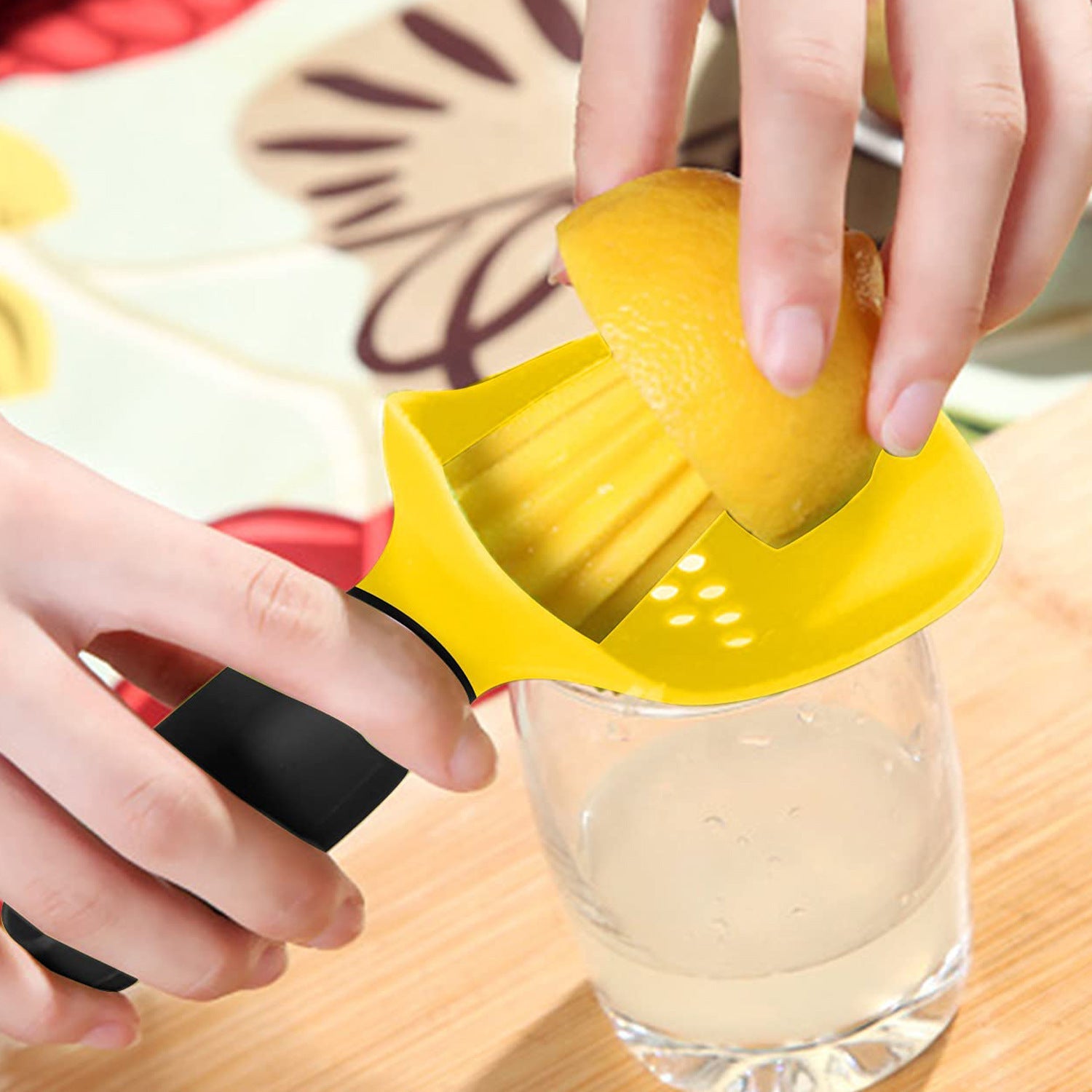Creative Kitchen Gadget Manual Juicer sariiholidaycouture